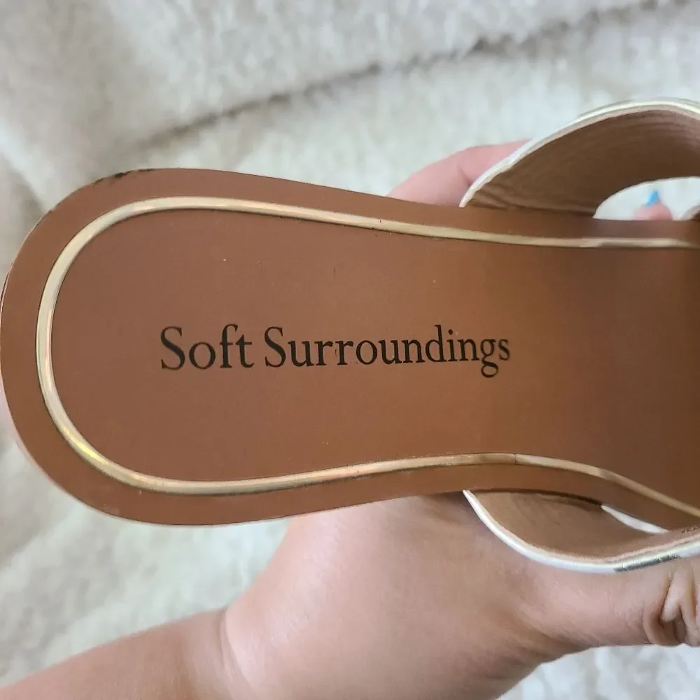 Soft Surroundings Gold and‎ White Slide Sandals sz 7